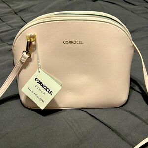 NWT. Corkcicle Adair Crossbody lunch bag